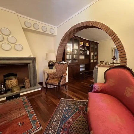 Elena Villa Cortona