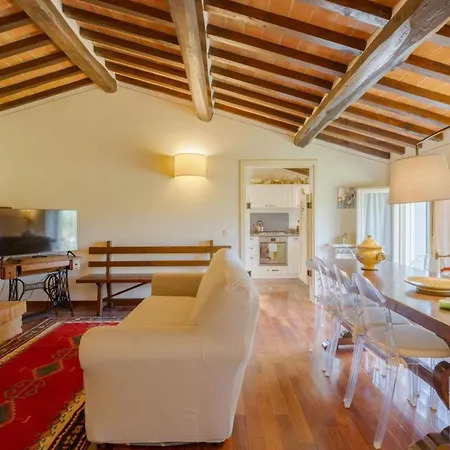 Elena فيلة كورتونا