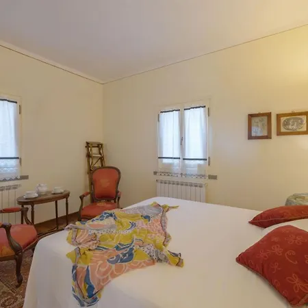 Elena كورتونا