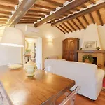 Elena Villa *